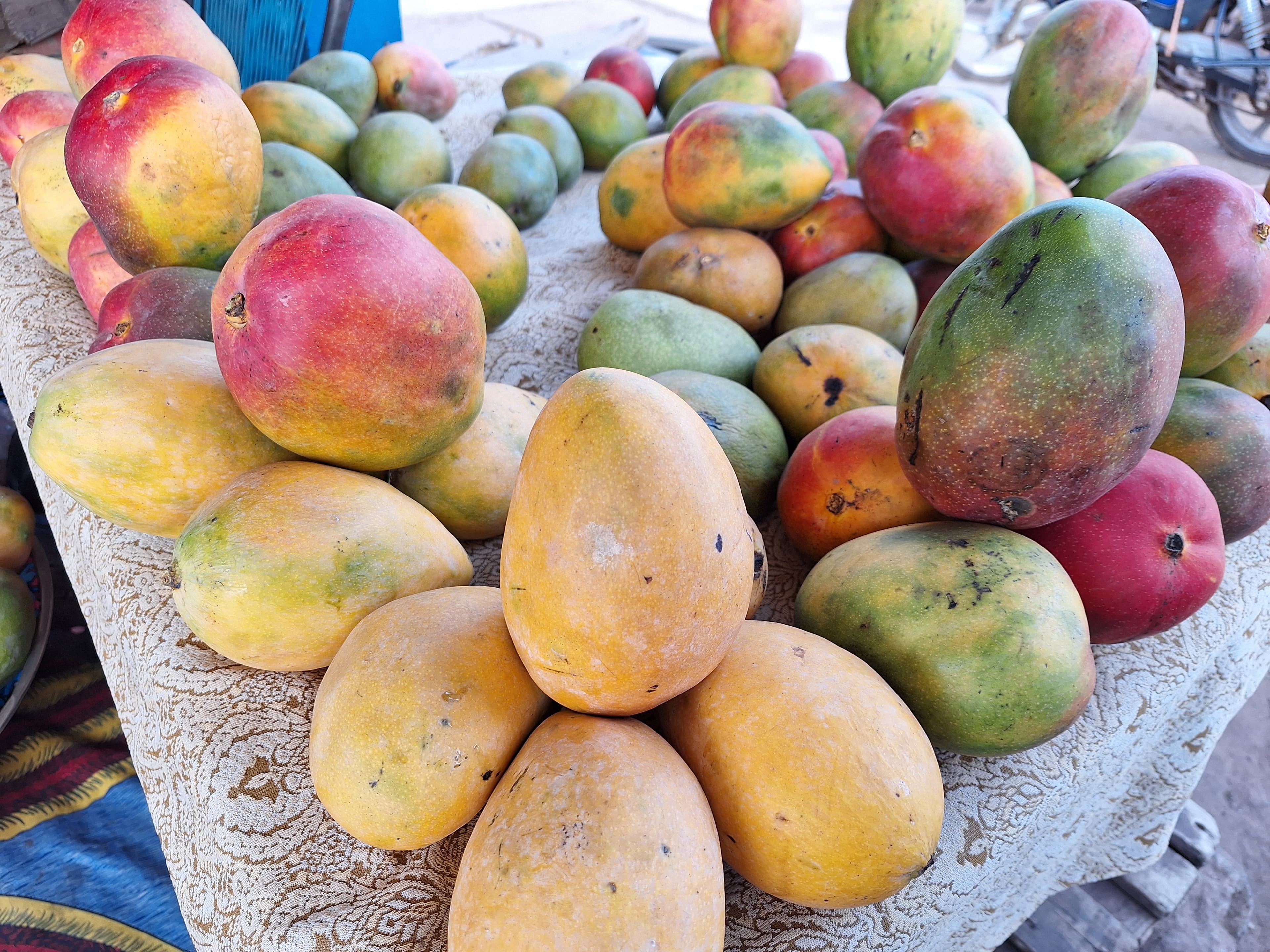 Mango maliani al mercato di Bamako (Sahel Agri-Sol / Adalidda / Dominio pubblico)
