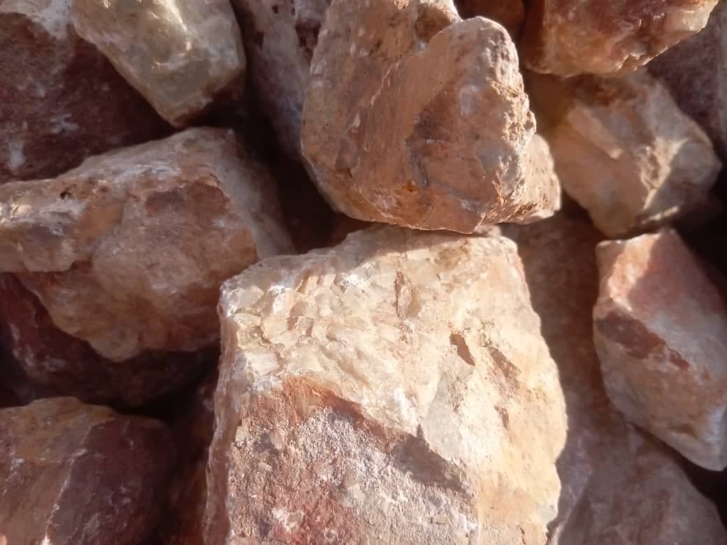 锂矿石（Adalidda / Sahel Agri-Sol / 公共领域）